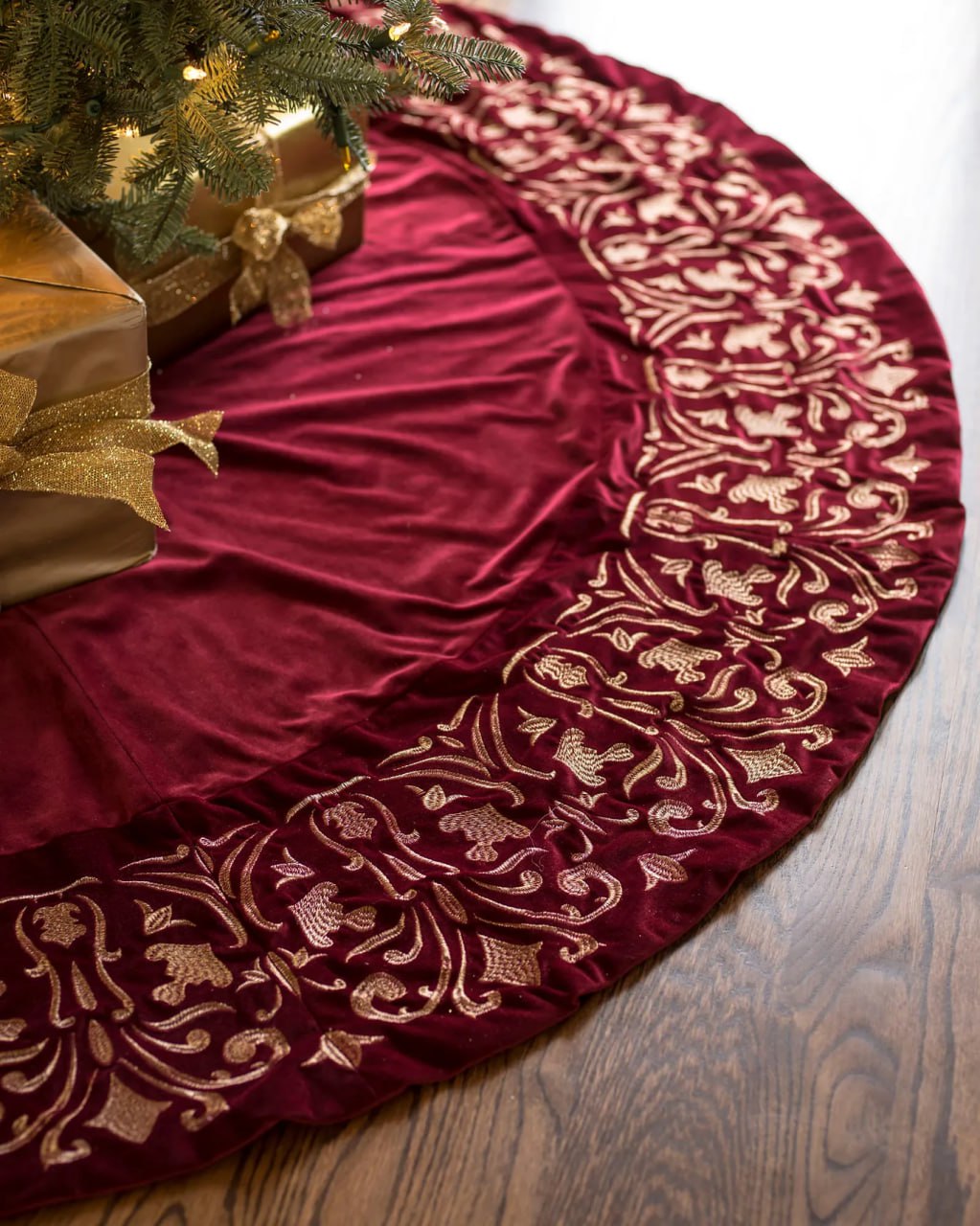 Velvet Holiday Tree Skirt – Luxury Embroidered Detailing